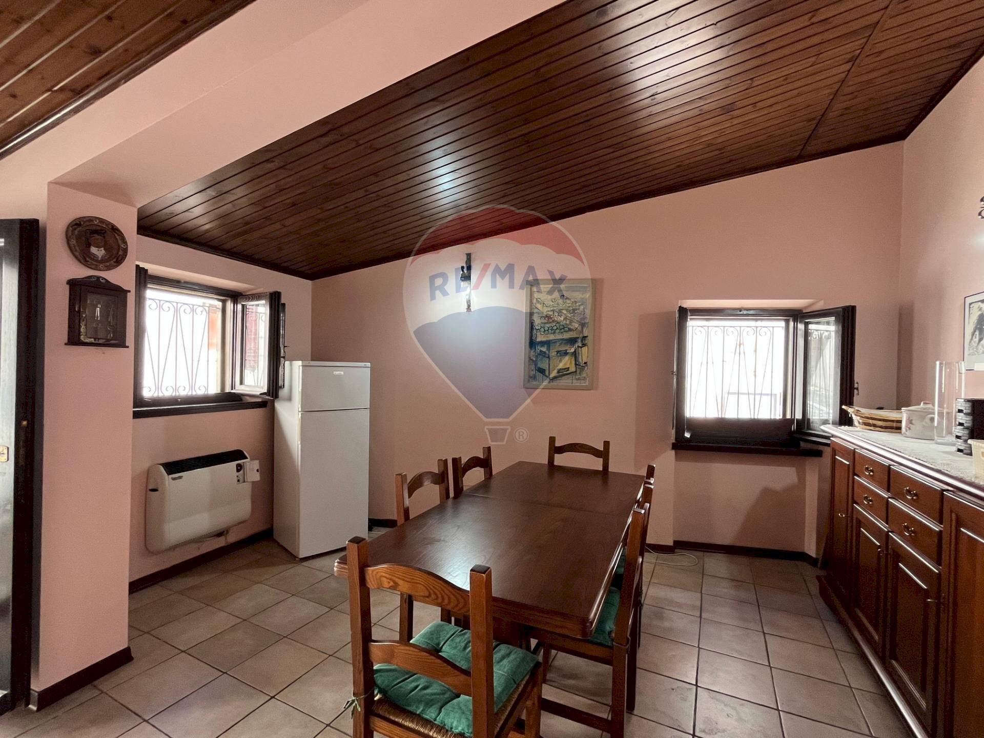 Sala da pranzo - Casa indipendente Via Castello
 
snc, Villetta Barrea - foto 2