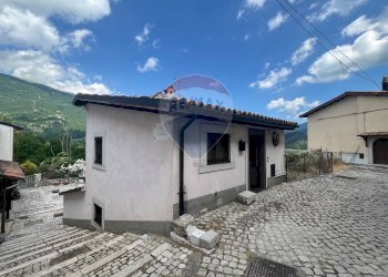 Casa all\'aperto - Casa indipendente Via Castello
 
snc, Villetta Barrea - foto 1