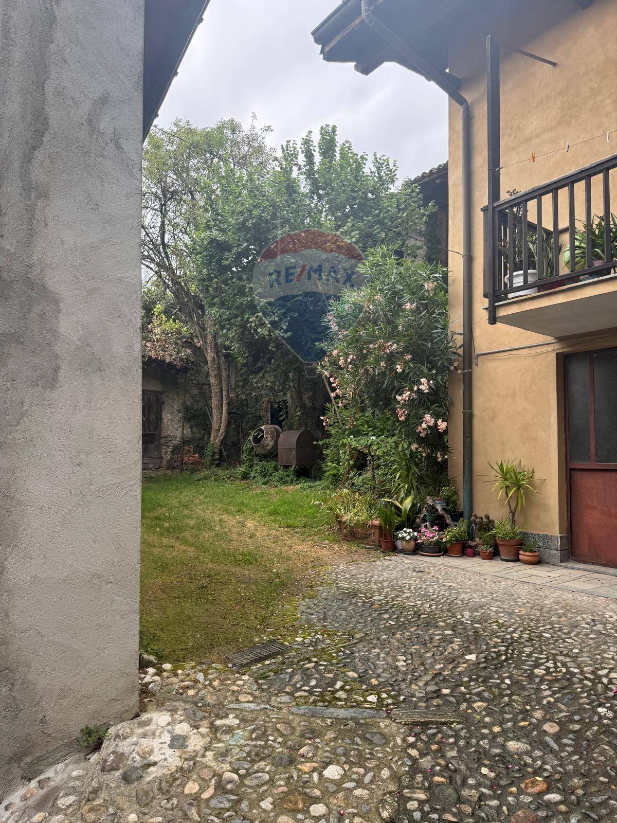 Giardino - Rustico via Besozzi
 
21, Gavirate - foto 3