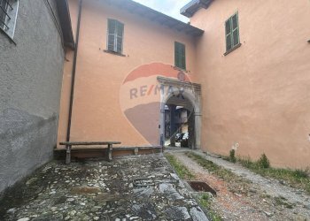 Edificio all\'aperto - Rustico via Besozzi
 
21, Gavirate - foto 2