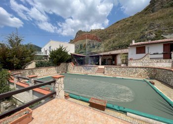 Piscina - Villa Contrada San Matteo
 
SNC, Bivona - foto 2