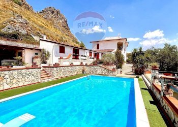 Piscina - Villa Contrada San Matteo
 
SNC, Bivona - foto 51