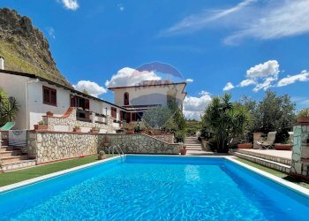 Piscina - Villa Contrada San Matteo
 
SNC, Bivona - foto 1