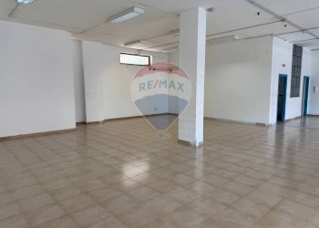 Stanza vuota - Locale Commerciale Via Suor Marcella Arosio
15, Triggiano - foto 6