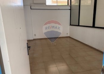 Stanza vuota - Locale Commerciale Via Suor Marcella Arosio
15, Triggiano - foto 10