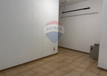 Stanza vuota - Locale Commerciale Via Suor Marcella Arosio
15, Triggiano - foto 11