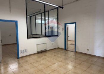 Stanza vuota - Locale Commerciale Via Suor Marcella Arosio
15, Triggiano - foto 14