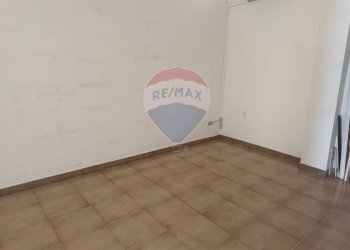 Stanza vuota - Locale Commerciale Via Suor Marcella Arosio
 
15, Triggiano - foto 3