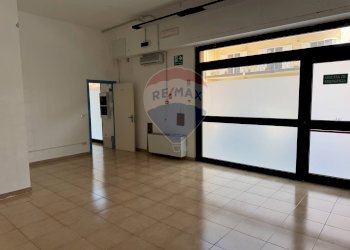 Stanza vuota - Locale Commerciale Via Suor Marcella Arosio
 
15, Triggiano - foto 5