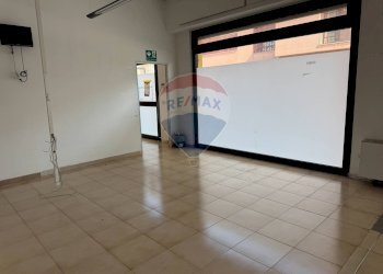 Stanza vuota - Locale Commerciale Via Suor Marcella Arosio
 
15, Triggiano - foto 9