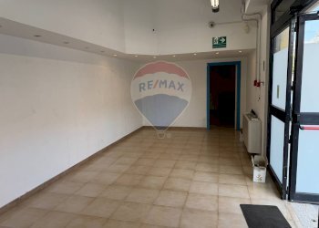 Stanza vuota - Locale Commerciale Via Suor Marcella Arosio
 
15, Triggiano - foto 13