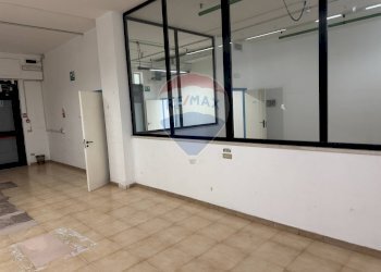 Stanza vuota - Locale Commerciale Via Suor Marcella Arosio
 
15, Triggiano - foto 17