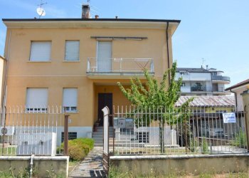 Facciata - Villa via Legnano, 8, Gallarate - foto 23