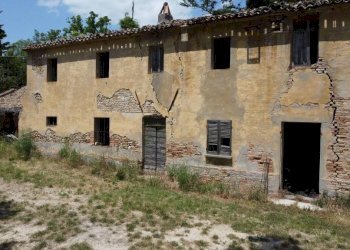 Facciata - Rustico via Mombaroccese, Cartoceto - foto 10