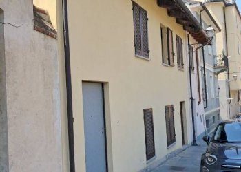 Facciata - Trilocale via delle Rosine, Chieri - foto 1