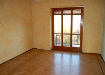 Camera da letto - Bilocale corso Torino, 23, Chieri - foto 5