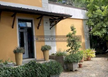 ingresso esterno - Three-room apartment Brescia - photo 24