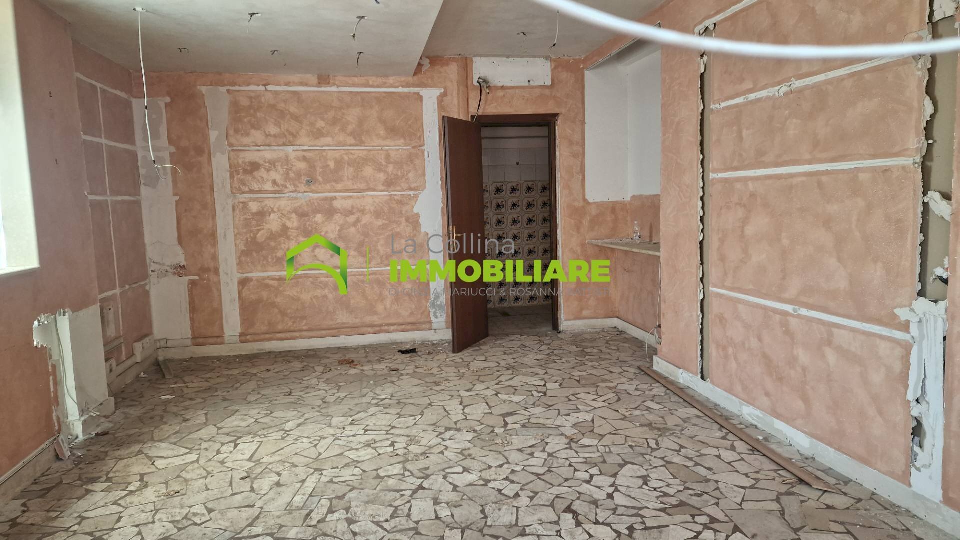 Foto 1 - Locale Commerciale COLLINA DEI PINI, Cisterna di Latina - foto 1