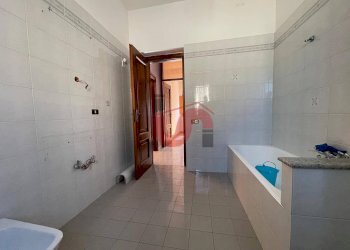 Foto 21 - Three-room apartment Via Bachelet
 
24, Benevento - photo 21