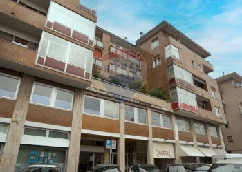 Edificio all\'aperto - Ufficio Legnano - foto 1