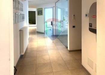 Hall / corridoio - Office Via Case Sparse Europa
13, Nembro - photo 24