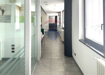 Hall / corridoio - Office Via Case Sparse Europa
13, Nembro - photo 28