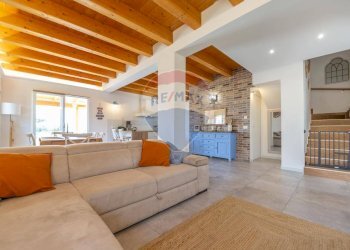 Soggiorno - Villa Contrada Sterpari del Garda
 
22, Rocca San Giovanni - foto 5