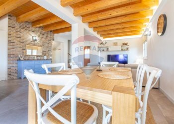 Sala da pranzo - Villa Contrada Sterpari del Garda
 
22, Rocca San Giovanni - foto 4