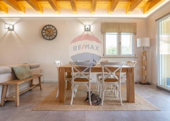 Sala da pranzo - Villa Contrada Sterpari del Garda
 
22, Rocca San Giovanni - foto 6