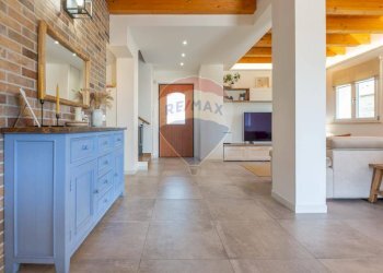 Hall / corridoio - Villa Contrada Sterpari del Garda
 
22, Rocca San Giovanni - foto 2