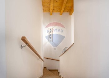 Scale - Villa Contrada Sterpari del Garda
 
22, Rocca San Giovanni - foto 15