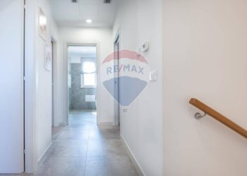 Hall / corridoio - Villa Contrada Sterpari del Garda
 
22, Rocca San Giovanni - foto 16