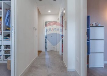 Hall / corridoio - Villa Contrada Sterpari del Garda
 
22, Rocca San Giovanni - foto 30