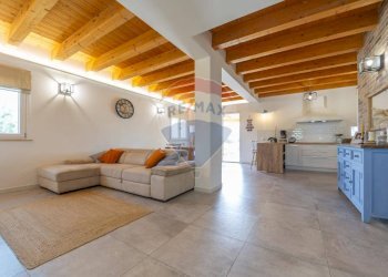 Soggiorno - Villa Contrada Sterpari del Garda
 
22, Rocca San Giovanni - foto 37