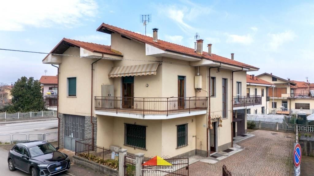 Facciata - Villa via Giovanni Fraire, 3, Revello - foto 1