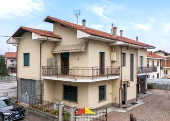 Facciata - Villa via Giovanni Fraire, 3, Revello - foto 1