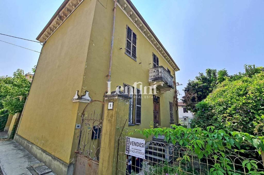 Facciata - Villa via Alessandro Manzoni, Casale Monferrato - foto 1