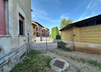 Giardino - Quadrilocale via Luigi Buzzetti, 2, Caronno Varesino - foto 20