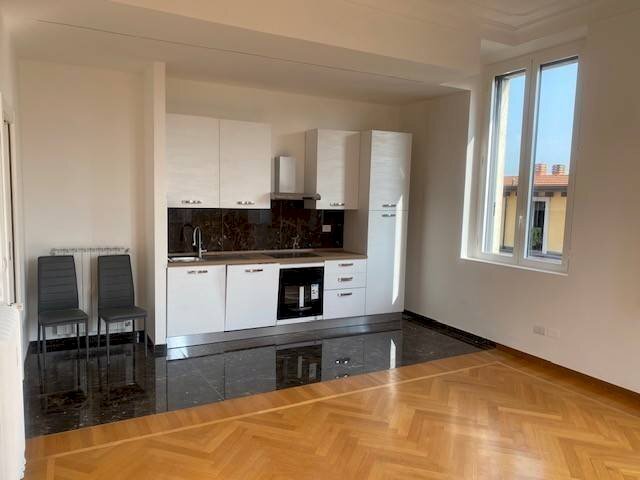 Salone - Trilocale via Spartaco, 38, Milano - foto 1