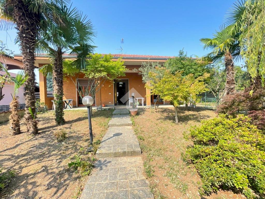Villa Via Carlo Cattaneo, Arconate - foto 1
