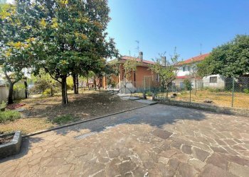 Villa Via Carlo Cattaneo, Arconate - photo 4