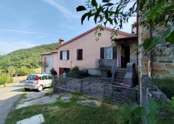 Porzione di casa Solignano - foto 1