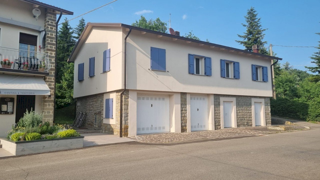 Independent house Toano - photo 1