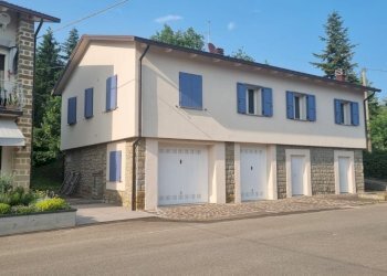 Independent house Toano - photo 1