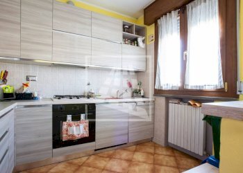 Villa a Schiera Bagnolo in Piano - foto 8