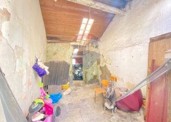 Dispensa di stoccaggio - Casa indipendente Via Pozzo Rotondo
 
49, Catania - foto 7