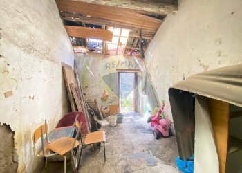 Dispensa di stoccaggio - Casa indipendente Via Pozzo Rotondo
 
49, Catania - foto 10