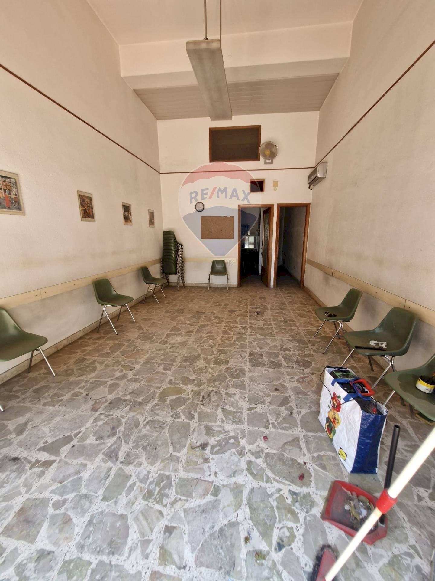 Terrazza - Commercial Premises Via Vitaliano Brancati
 
18, Gravina di Catania - photo 2