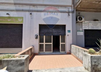 Edificio all\'aperto - Locale Commerciale Via Vitaliano Brancati
 
18, Gravina di Catania - foto 6