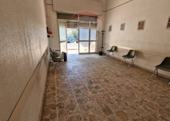 Stanza vuota - Locale Commerciale Via Vitaliano Brancati
 
18, Gravina di Catania - foto 1